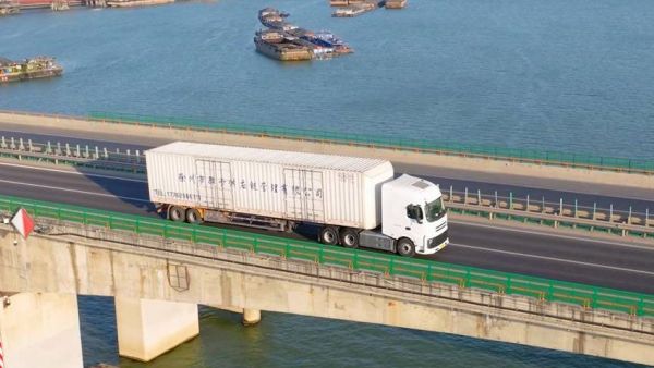 助推混动技术革新，长城重卡荣获商用车黑科技大赛创新大奖