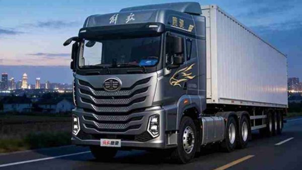 这些卡车，全是“斜杠青年！”