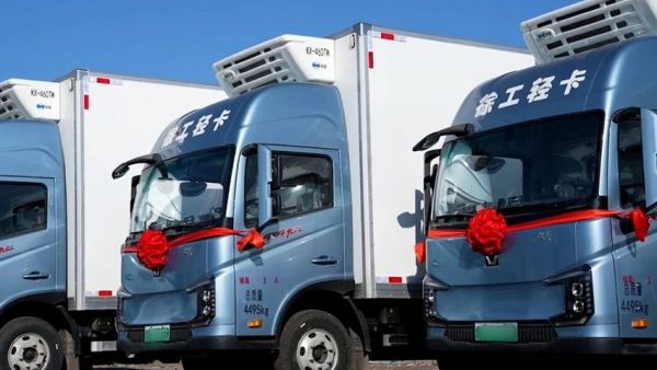 “电”亮中原大地！百台徐工汉界轻卡交付冷链运输大客户0