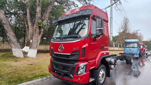 鲜乘直通车 | 乘龙H5 290大单桥：以强劲实力，领跑财富之路