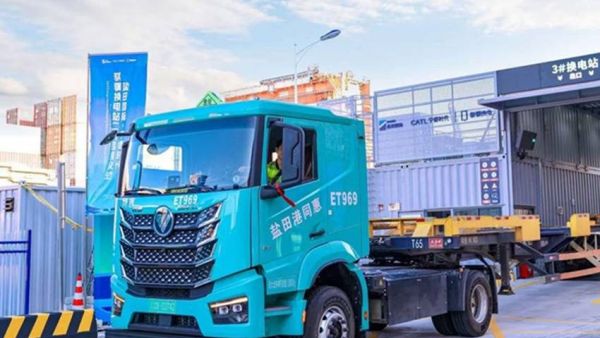 欧曼银河5M换电重卡再次交付盐田港，助力绿色生态港口建设