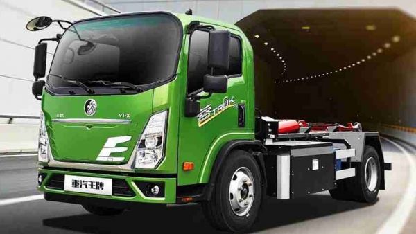 小巧灵活，清运利器，重汽王牌V1-X EV勾臂式垃圾车！