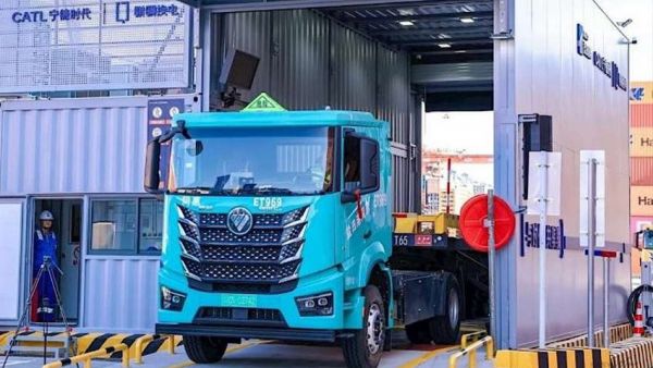 全面新能源化｜福田欧曼银河5M换电重卡再次批量交付盐田港，助力零碳港口新生态建设