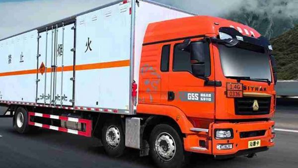 汕德卡厢式危化品运输车，年底烟花运储无忧之选！