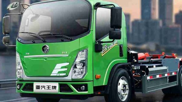 勾载未来，效率革命，重汽王牌V1-X EV勾臂式垃圾车！