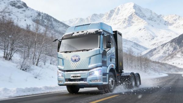 J6P复合换电牵引车:让运输,更从容