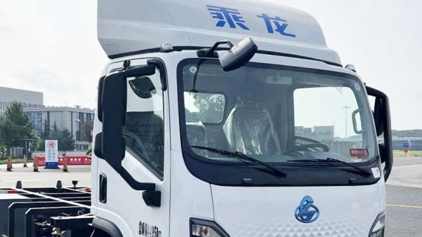 鲜乘直通车 | 掌控城际运输“朋友圈”，乘龙翼威2纯电车厢可卸式轻卡一车多用，高效出行