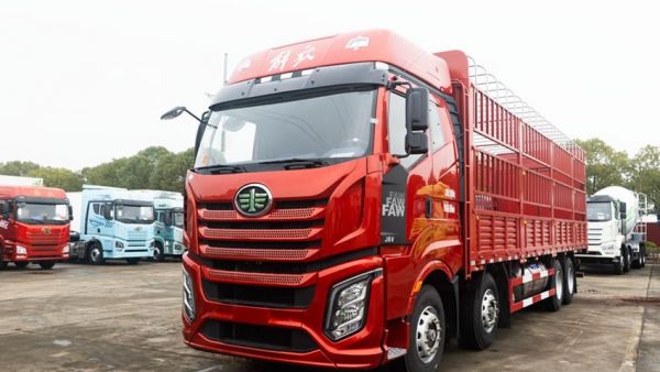 J6V 8×4载货车，高效运营不止于快！