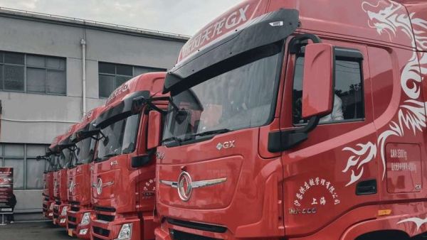 再获信赖！首批搭载东风康明斯燃气一体化动力链的东风天龙GX pro交付上海客户