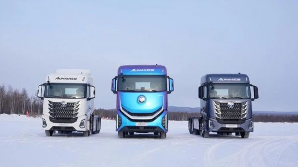 漠河极寒大考！欧曼银河纯电+混动重卡 性能与效率双维度突破