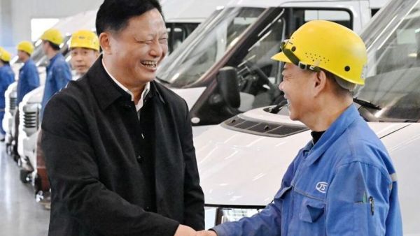 龙马精神开新局，马到成功势如虹！