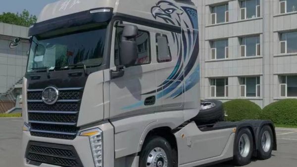 J7创领版牵引车：带你走进智慧物流新时代