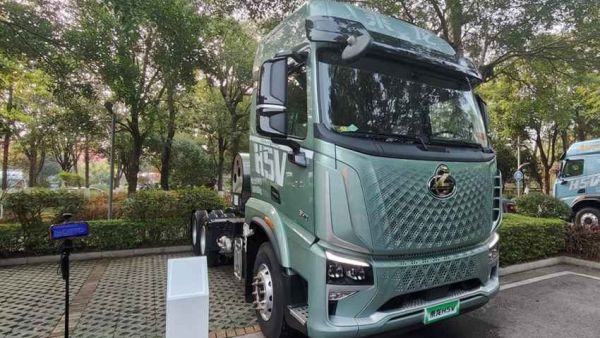 鲜乘直通车 | 乘龙H5V LNG牵引车：让卡友收益UP↑UP↑UP↑