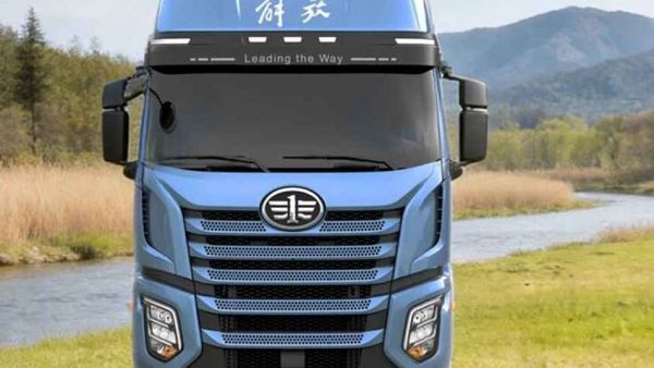 名车博览丨开上J6 Pro 6SV3 LNG牵引车，好运加“马”