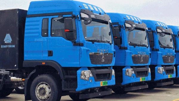 中国重汽新能源重卡南北两地齐交付，共筑绿色运输新生态！