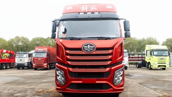 直面运输挑战，J6V 8×4载货给出满意答案