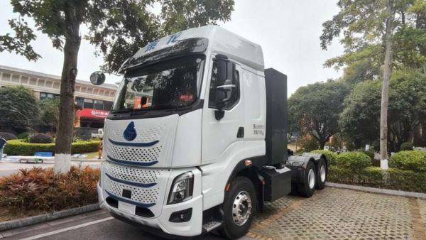 鲜乘直通车 | 如何实现无痛上班？乘龙H7 Pro纯电牵引车有高招