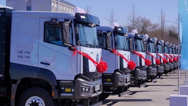 赋能城建守护“北京蓝”，欧曼银河纯电渣土车上市暨首批 30 辆交付