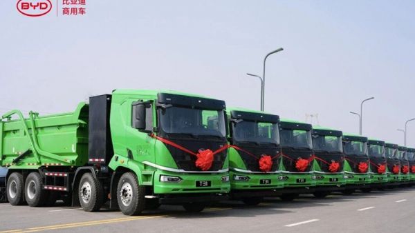 50台比亚迪纯电动自卸车交付郑州！硬核技术护航航空港绿色建设