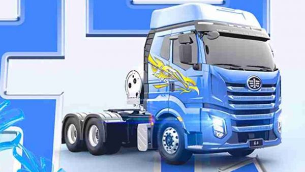 这“字”迹，一看就是J6 Pro 6SV3 LNG牵引车留下的！