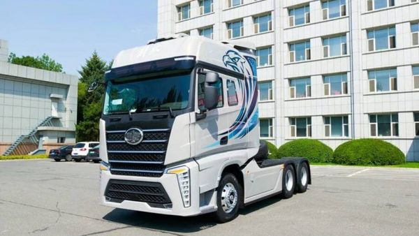 开J7创领版牵引车，运输这场局，你说了算！