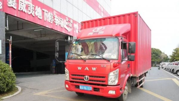 大桥上，他递出了一支“介绍信”