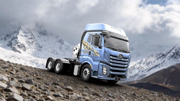 J6 Pro 6SV3 LNG牵引车，每一程都得心应手