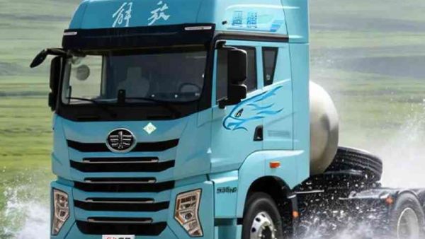 鹰腾6×4 NG牵引车，卡友的心有灵犀好搭档