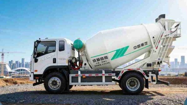 搅得动·跑得远·通得过，城乡小工程创富高手，重汽王牌V3-X EV搅拌车！