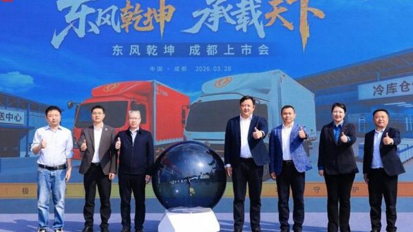 亮相蓉城 高效赋能！东风康明斯D2.5/D3.0助力东风乾坤成都上市