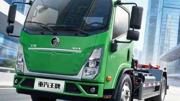 智控勾臂，轻松装卸，重汽王牌V1-X EV勾臂式垃圾车