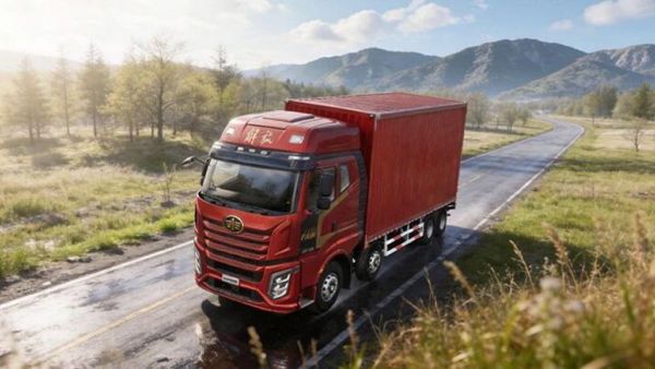 J6V 8×4载货车：以技术突破，定义高效运输标准