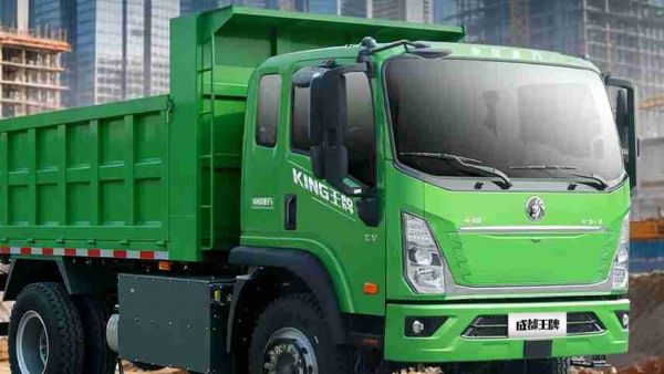 电擎金刚，硬核出击，重汽王牌V3-X EV自卸车！