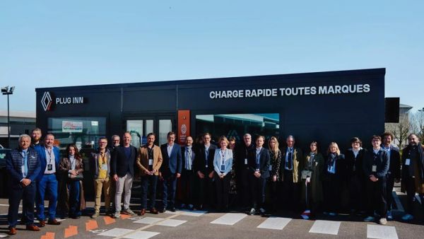 雷诺集团发布充电方案全新品牌名称 —— Plug Inn