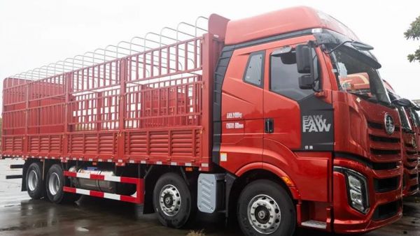 芯视界 | J6V 8×4载货车，助力卡友拓展盈利空间！