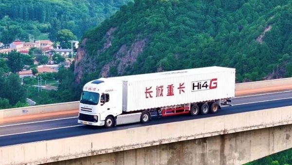 百台长城混动重卡交付头部快递企业，快递运输开启混动时代