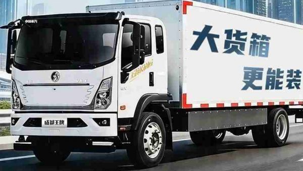 装得多、跑得远、成本低，高效城配新选择，重汽王牌 V3-X EV 载货车！