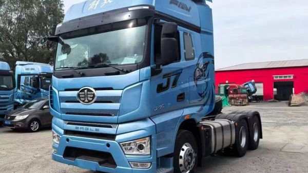 J7 6DV1 660马力领航版牵引车：干线王者实力，征途一路从容