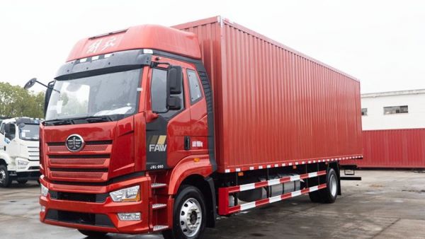 J6L精英版：不止是载货车，更是卡友全能伙伴