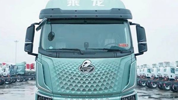 鲜乘直通车 | 四重维度，看乘龙H5V LNG牵引车如何践行长期主义