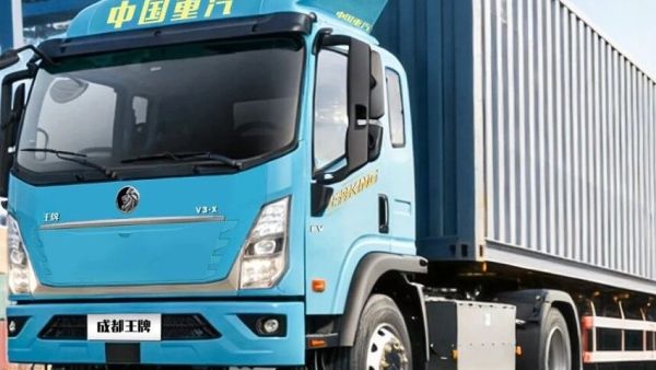 灵活转运高效率，精打细算好搭档，重汽王牌V3-X EV港口小精灵！