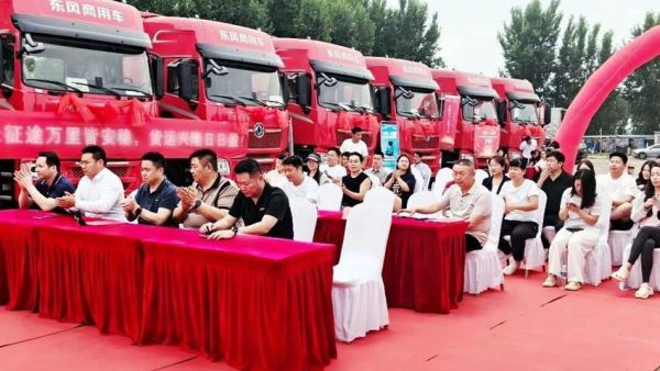 开龙擎 向富行！50台战略签约+20台龙擎燃气危化牵引车顺利交付
