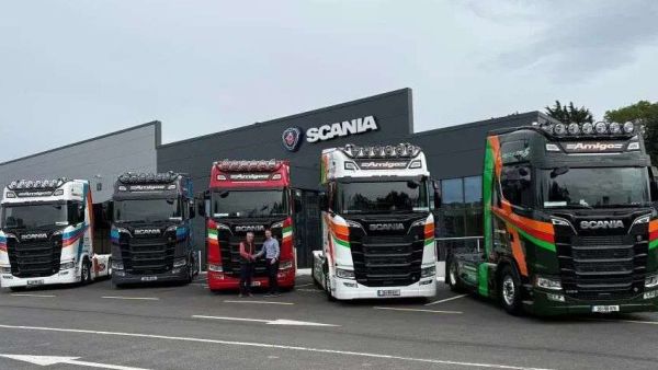 这家公司只买斯堪尼亚770马力4×2牵引车，一年内购入22辆