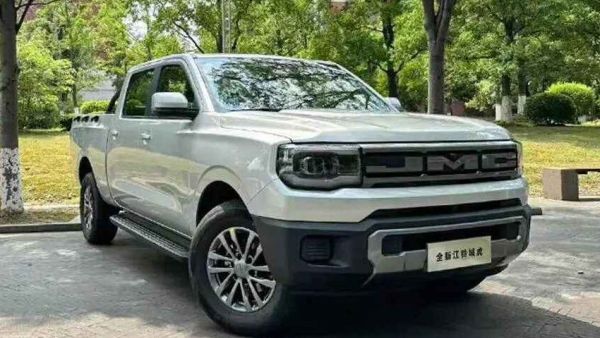 既要拉货又要顾家，10万级皮卡这道难题江铃全新域虎怎么解？