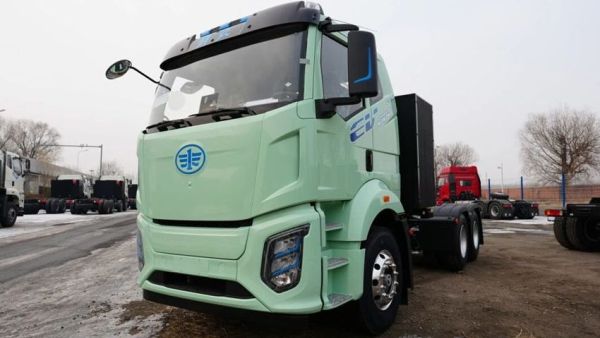 J6G Pro纯电牵引，为高效物流注入全新动能