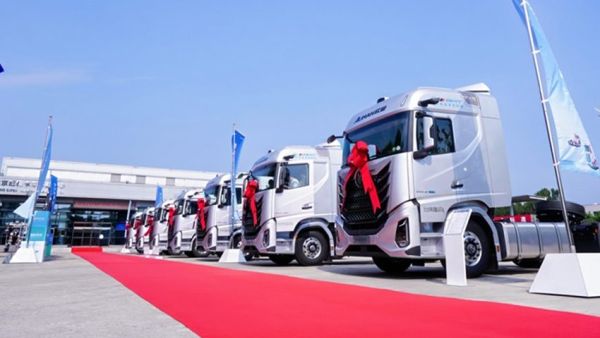 30台签约交付！欧曼银河5 HWP高速公路领航重卡 助用户效率效益双赢