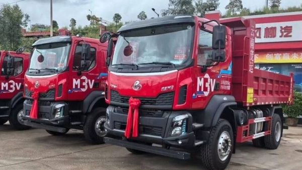 鲜乘直通车 | 山路拉砂石总爬不动？乘龙M3潍柴4×2 300马力自卸车重载运输不挑路