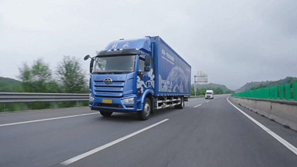 解放卡车护航卫星 | 搭建中国车轮与中国星轨的产业“鹊桥”