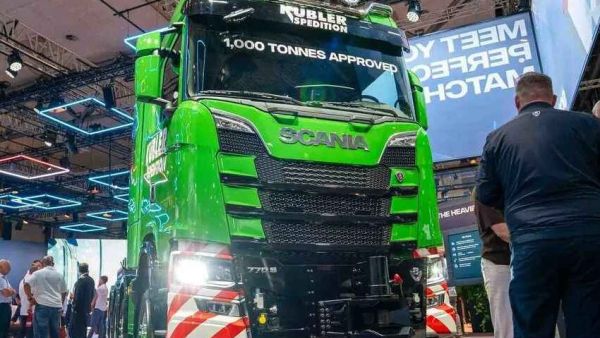 2026IAA：斯堪尼亚千吨王来了！8×6驱动配770匹V8机，770 S大件牵引车深度实拍评测
