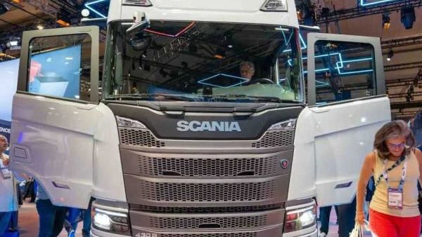 2026IAA：全新前脸、隐藏门把手，还有电子后视镜？斯堪尼亚新款Dynamic 430 R牵引车深度实拍评测